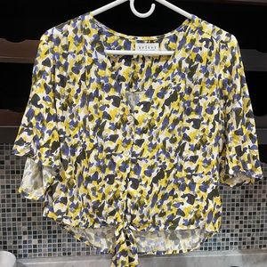 Colorful cropped shirt.